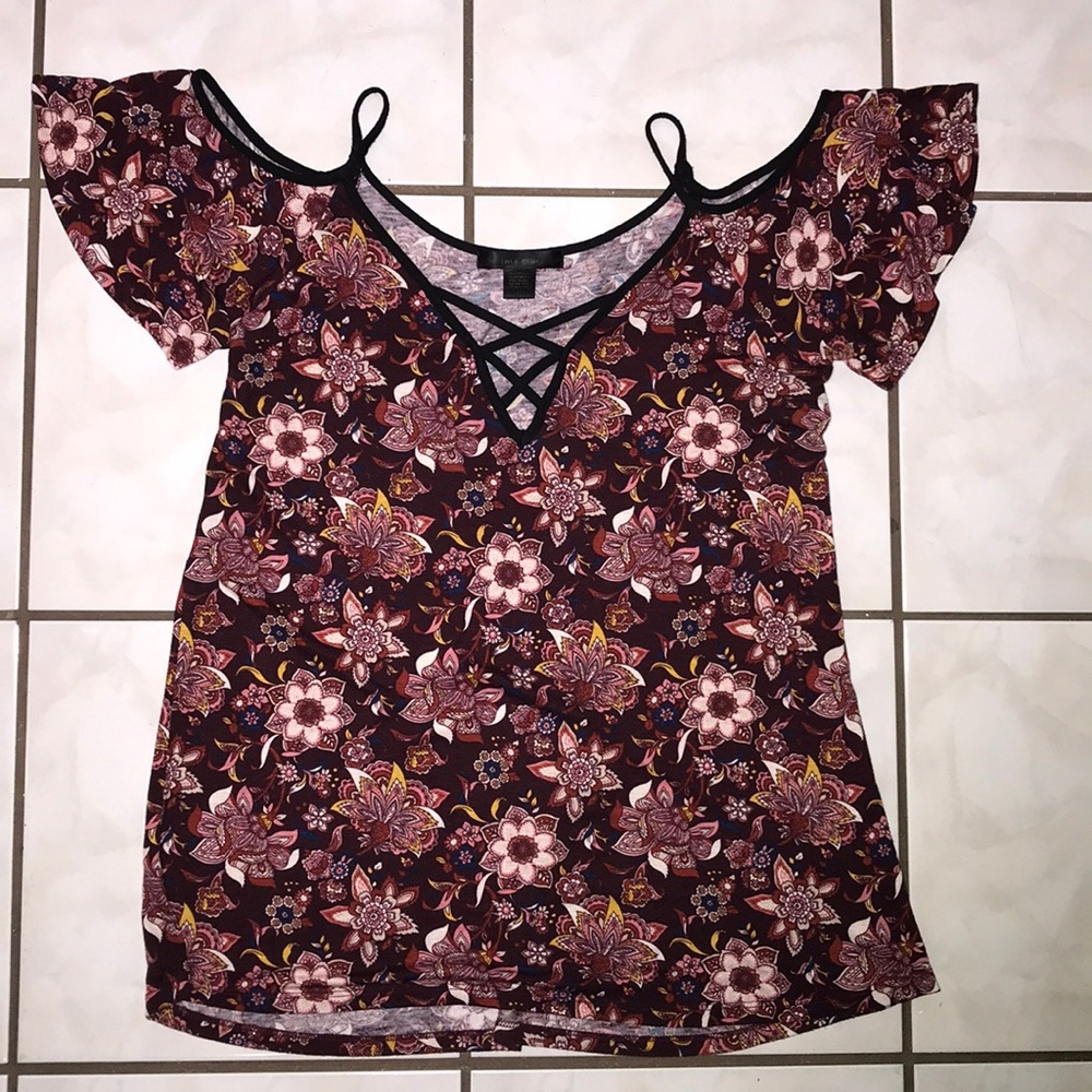 ⚡️NWOT Floral Cold Shoulder Shirt Top Blouse⚡️